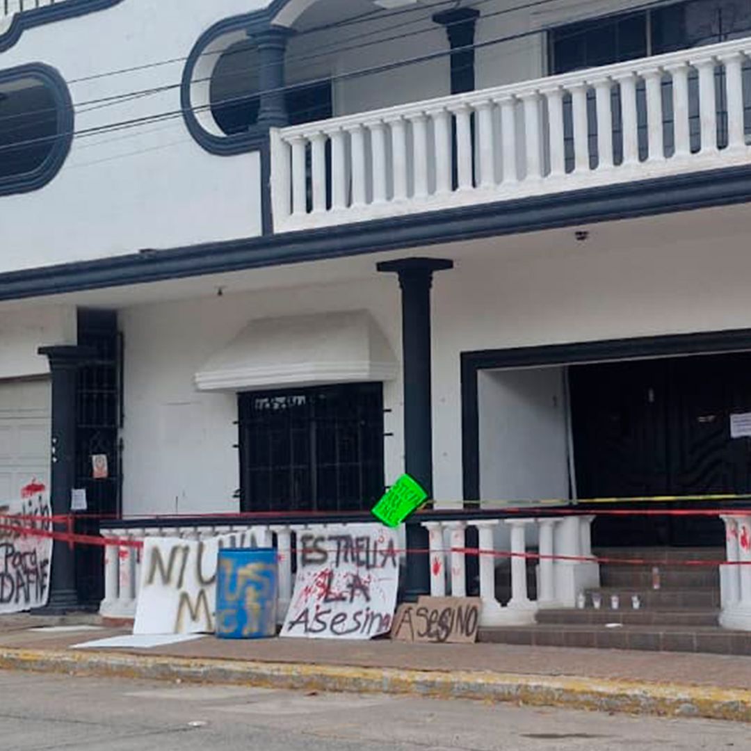 Exigen Justicia para Dafne: Protestan Afuera de Academia Militarizada en Ciudad Madero